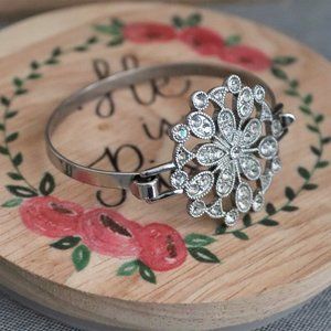 Gorgeous Silver Flower Bling Bracelet